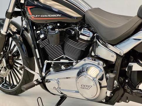 HARLEY-DAVIDSON SOFTAIL BREAKOUT