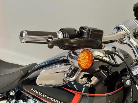 HARLEY-DAVIDSON SOFTAIL BREAKOUT