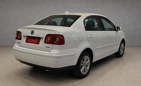 VOLKSWAGEN POLO SEDAN 1.6