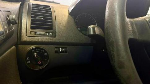 VOLKSWAGEN POLO SEDAN 1.6