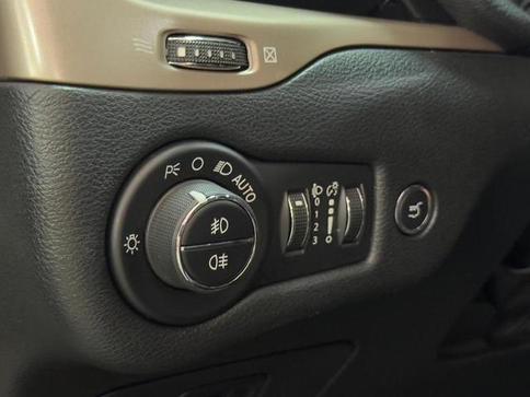 JEEP CHEROKEE 3.2 LONGITUDE 4X4 V6