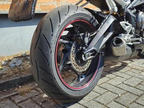 TRIUMPH STREET TRIPLE RS