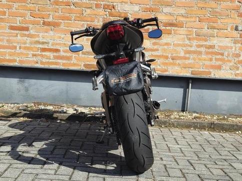 TRIUMPH STREET TRIPLE RS