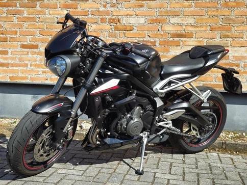 TRIUMPH STREET TRIPLE RS