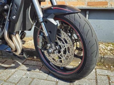 TRIUMPH STREET TRIPLE RS