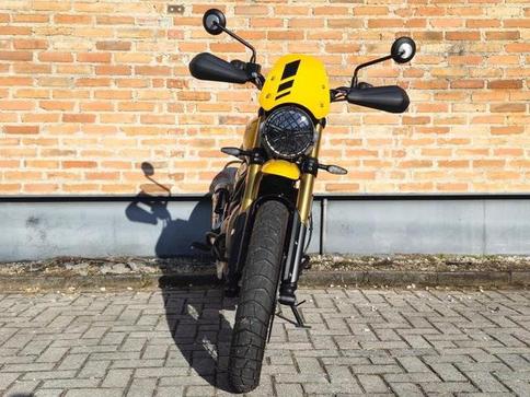 TRIUMPH SCRAMBLER 400 XC