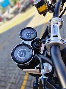 TRIUMPH SPEED TWIN