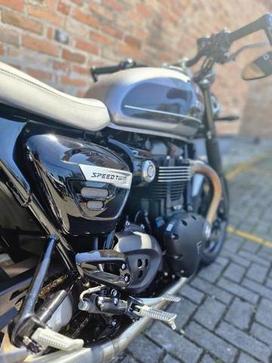TRIUMPH SPEED TWIN