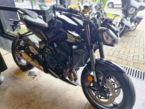 TRIUMPH STREET TRIPLE RS