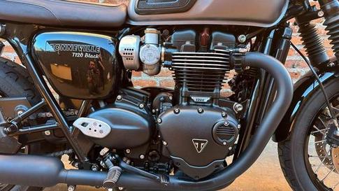 TRIUMPH BONNEVILLE T120 BLACK