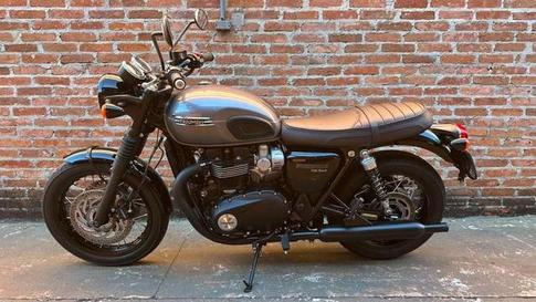 TRIUMPH BONNEVILLE T120 BLACK