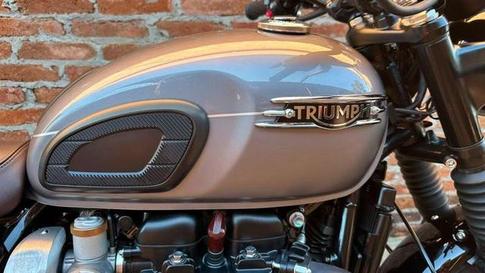 TRIUMPH BONNEVILLE T120 BLACK
