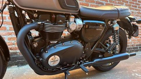 TRIUMPH BONNEVILLE T120 BLACK