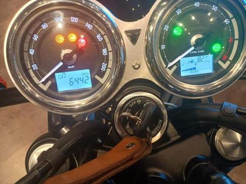 TRIUMPH BONNEVILLE T120 BLACK