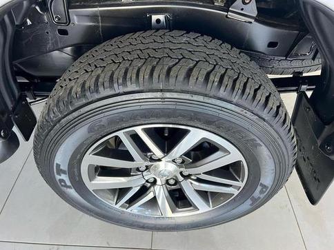 TOYOTA HILUX 2.8 SRV 4X4 CD 16V DIESEL 4P AUT