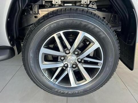 TOYOTA HILUX 2.8 SRV 4X4 CD 16V DIESEL 4P AUT