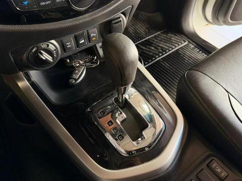NISSAN FRONTIER LEATX4