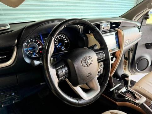 TOYOTA Hilux SW4 Diamond 2.8 TB 4x4 Die. Aut.