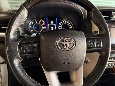 TOYOTA Hilux SW4 Diamond 2.8 TB 4x4 Die. Aut.