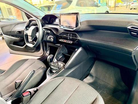 PEUGEOT 208 LIKE MT