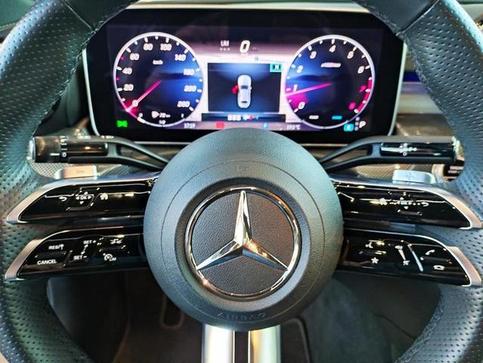 MERCEDES-BENZ C200 AMG LINE