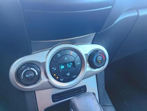 FORD FIESTA 16SEL AT
