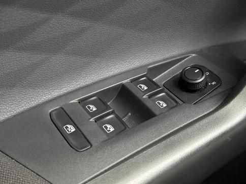 VOLKSWAGEN POLO MB