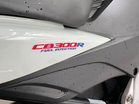 HONDA CB 300R