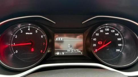 CHEVROLET ONIX PLUS 10MT LT2