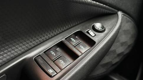 CHEVROLET ONIX PLUS 10MT LT2