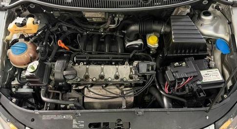 VOLKSWAGEN POLO SEDAN 1.6 8V COMFORTLINE 4P