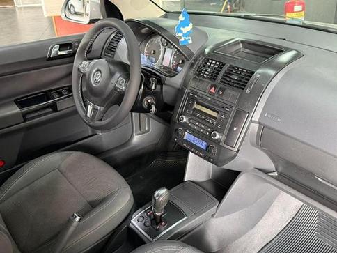 VOLKSWAGEN POLO SEDAN 1.6 8V COMFORTLINE 4P