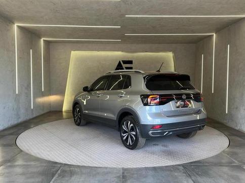 VOLKSWAGEN T CROSS HIGHLINE 250 TSI AUT