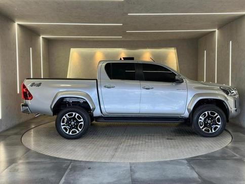 TOYOTA HILUX CD SRX PLUS 4x4 2.8 TDI DIE. AUT.