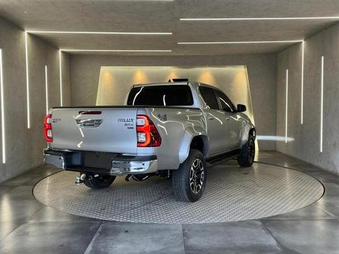 TOYOTA HILUX CD SRX PLUS 4x4 2.8 TDI DIE. AUT.