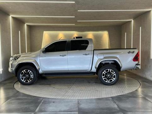 TOYOTA HILUX CD SRX PLUS 4x4 2.8 TDI DIE. AUT.