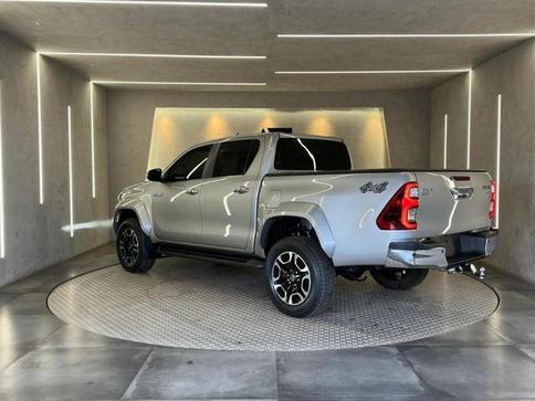 TOYOTA HILUX CD SRX PLUS 4x4 2.8 TDI DIE. AUT.