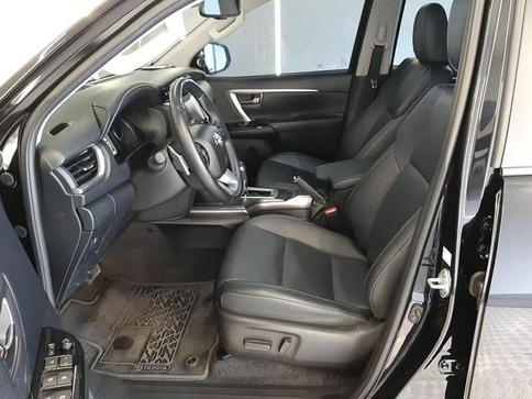 TOYOTA HILUX SW4 SRX 4X4 2.8 TDI 16V DIES. AUT.