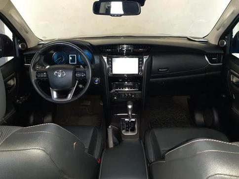 TOYOTA HILUX SW4 SRX 4X4 2.8 TDI 16V DIES. AUT.