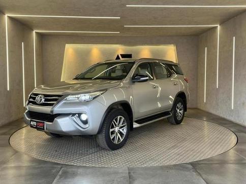 TOYOTA HILUX SW4 SRX 4X4 2.8 TB 4P DIESEL