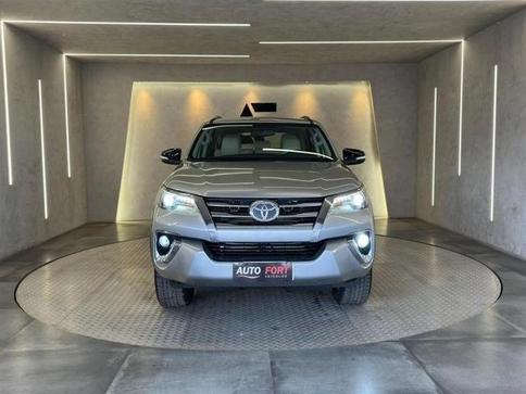 TOYOTA HILUX SW4 SRX 4X4 2.8 TB 4P DIESEL