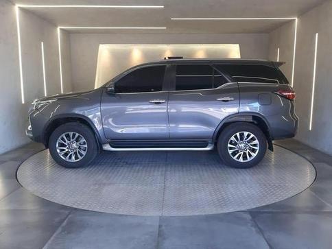 TOYOTA HILUX SW4 SRX 4X4 2.8 TDI 16V DIES. AUT.