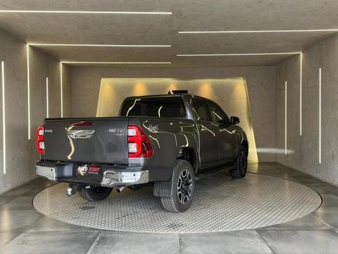 TOYOTA HILUX CD SRX 4X4 2.8 TDI 16V DIESEL AUT