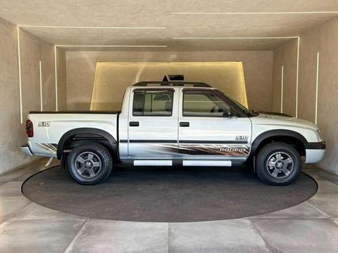 CHEVROLET S-10 RODEIO CAB DUPLA 2.4 4X2