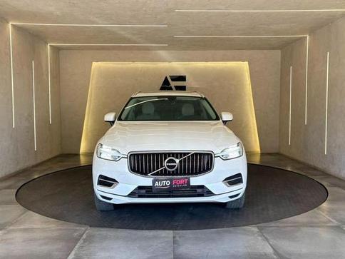 VOLVO XC60 T8 MOMENTUM