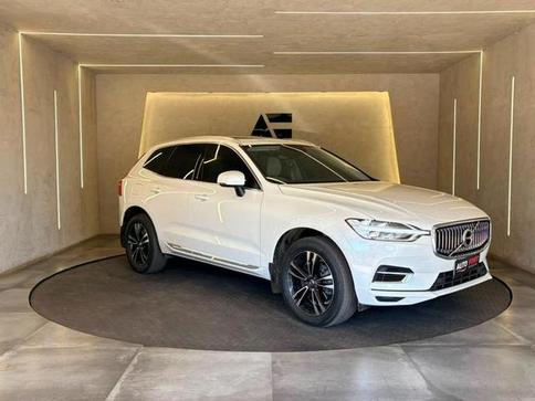 VOLVO XC60 T8 MOMENTUM