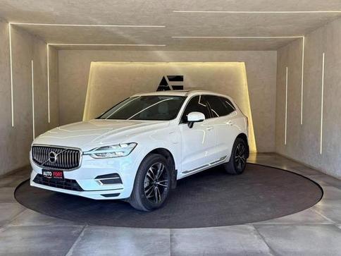 VOLVO XC60 T8 MOMENTUM