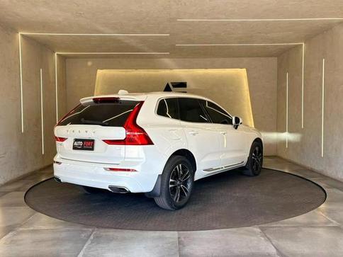 VOLVO XC60 T8 MOMENTUM