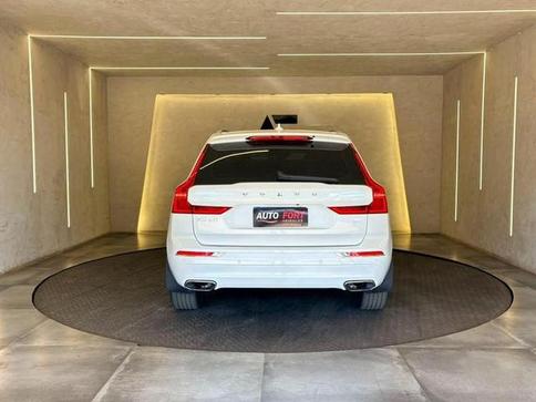 VOLVO XC60 T8 MOMENTUM