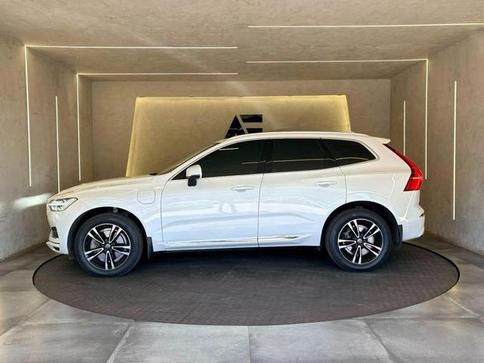 VOLVO XC60 T8 MOMENTUM